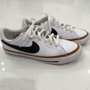 Nike court legacy lifestyle sneaker big kids size 5Y
